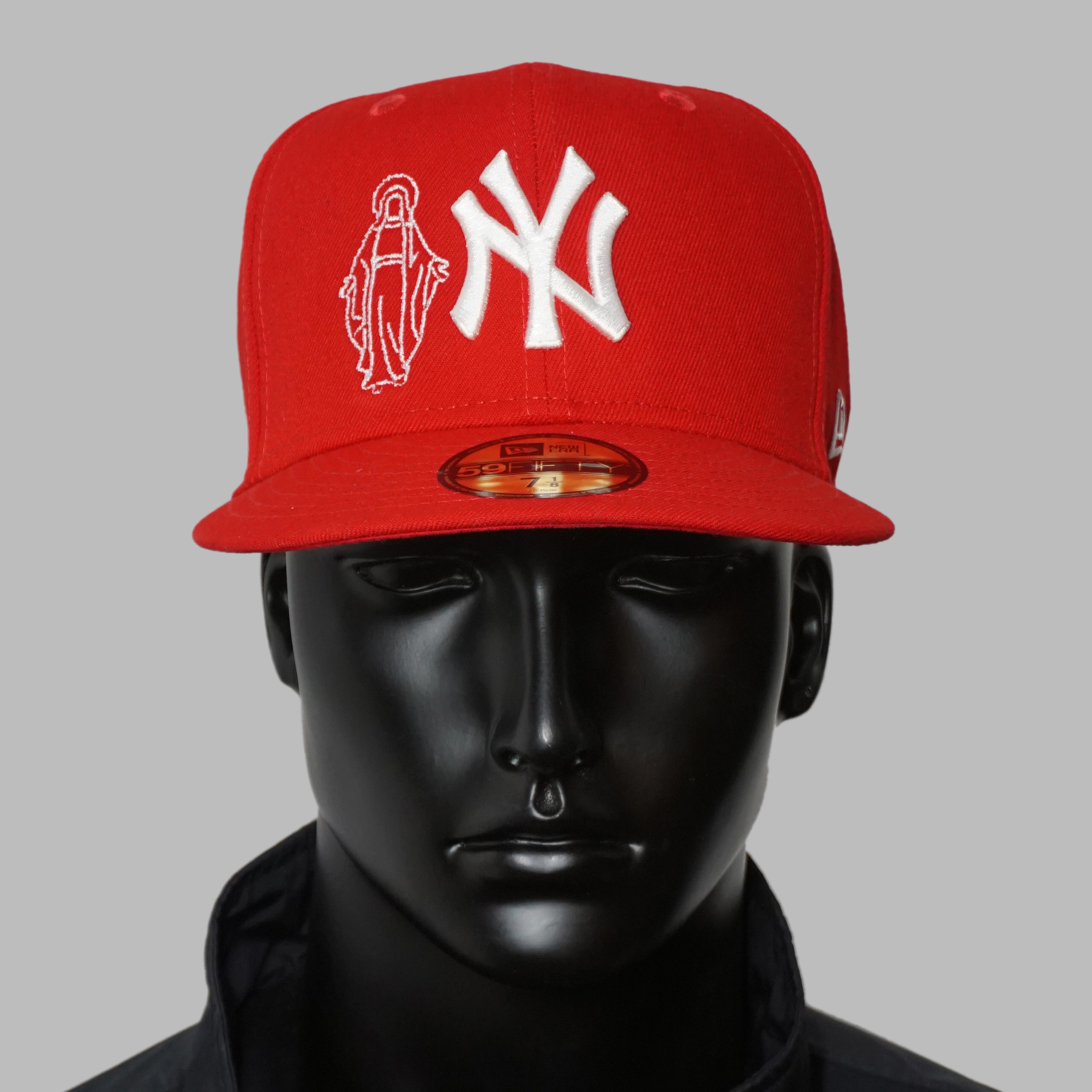 RED HOLY FITTED
