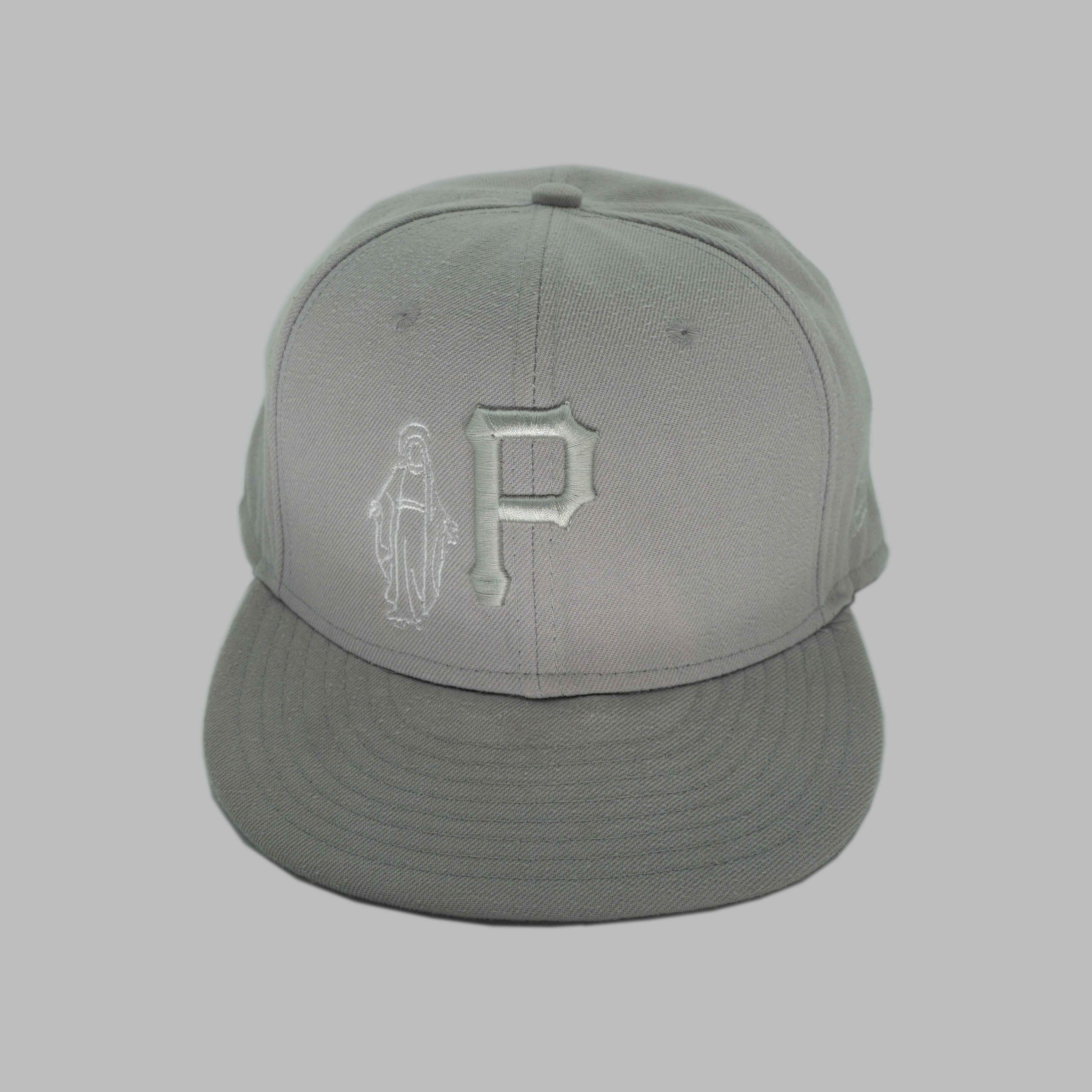 GREY HOLY FITTED (size 8)